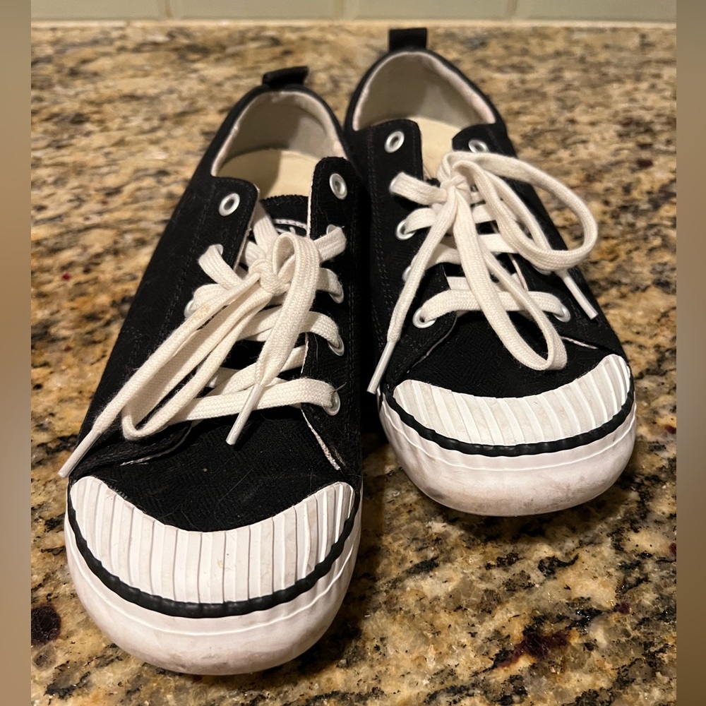 Keen Elsa Sneakers size 8